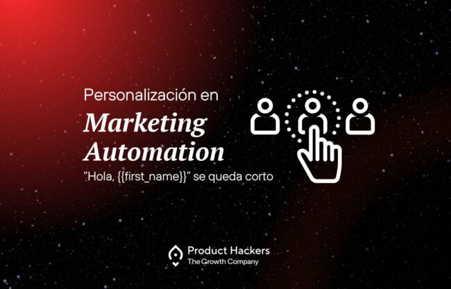 Portada del artículo "Personalización en Marketing Automation" de Product Hackers con el texto “Hola, {{first_name}}” se queda corto y un ícono de selección de usuario.